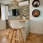 Cave-styled Duplex Apartament Porto