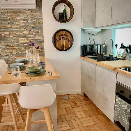 Cave-styled Duplex Appartement