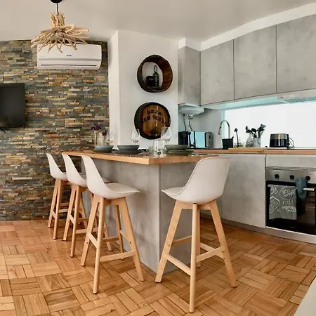 Cave-styled Duplex Appartement *